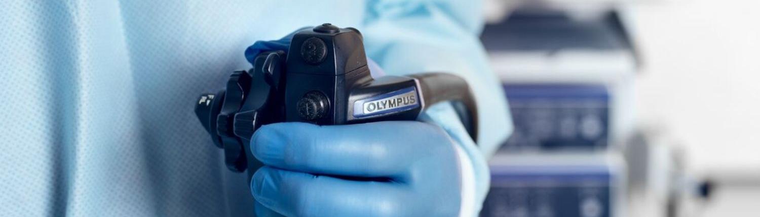 Hand on dial of scope